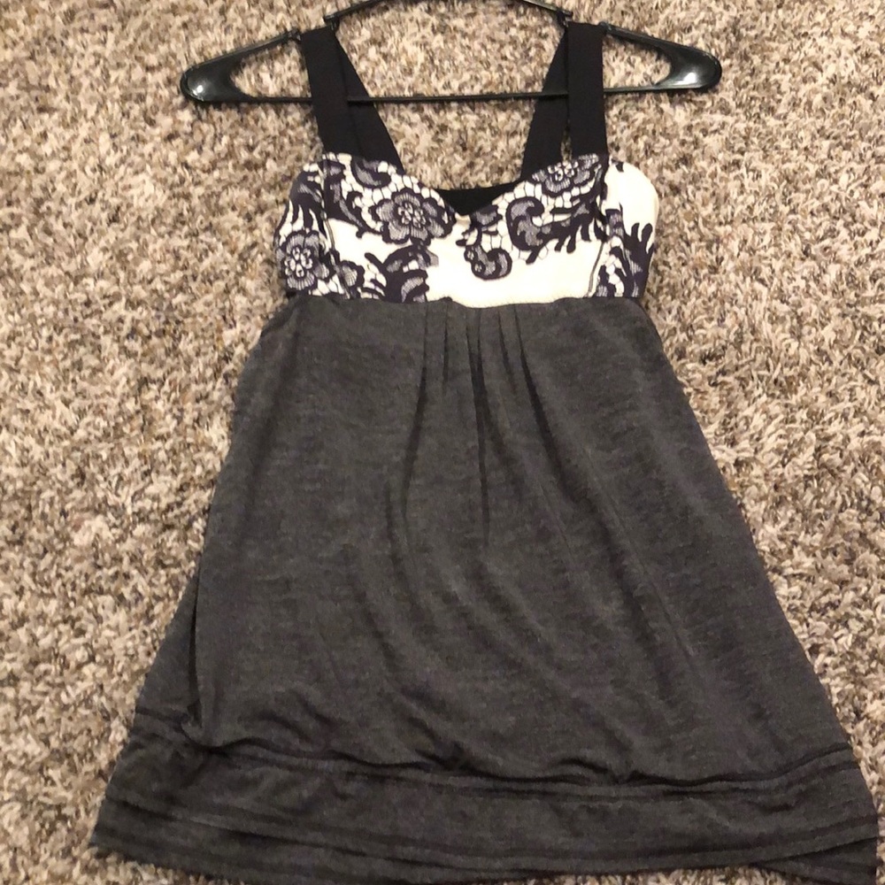 Lululemon tank size 4